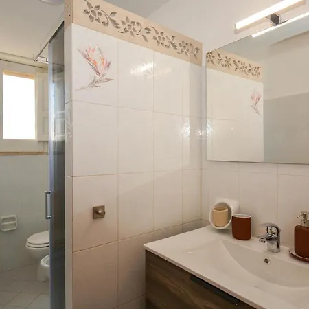 Holiday home 4 Bedroom Lovely In