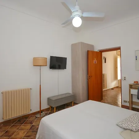 4 Bedroom Lovely In Holiday home *