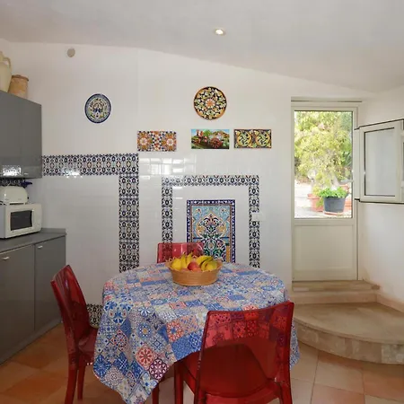4 Bedroom Lovely In Donnalucata (Sicily)