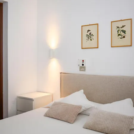 4 Bedroom Lovely In بيت للعطل