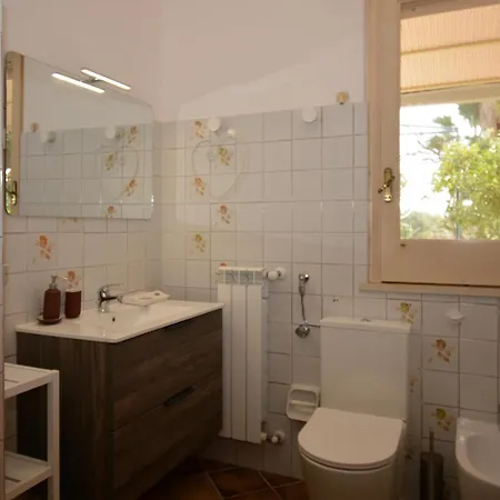 4 Bedroom Lovely In Holiday home Donnalucata (Sicily)