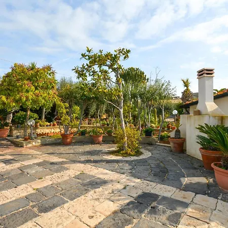 4 Bedroom Lovely In بيت للعطل